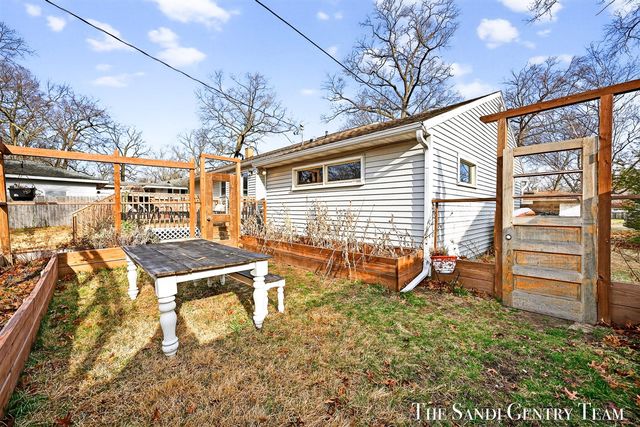 1703 Columbus Avenue, Norton Shores, MI 49441