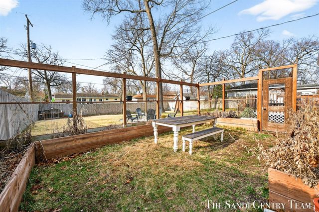 1703 Columbus Avenue, Norton Shores, MI 49441