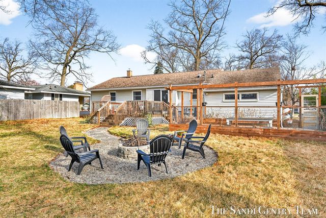 1703 Columbus Avenue, Norton Shores, MI 49441