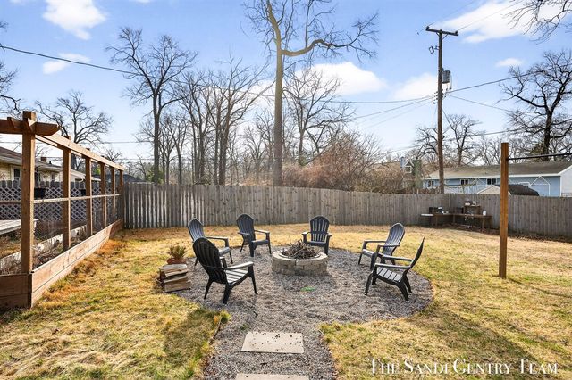 1703 Columbus Avenue, Norton Shores, MI 49441