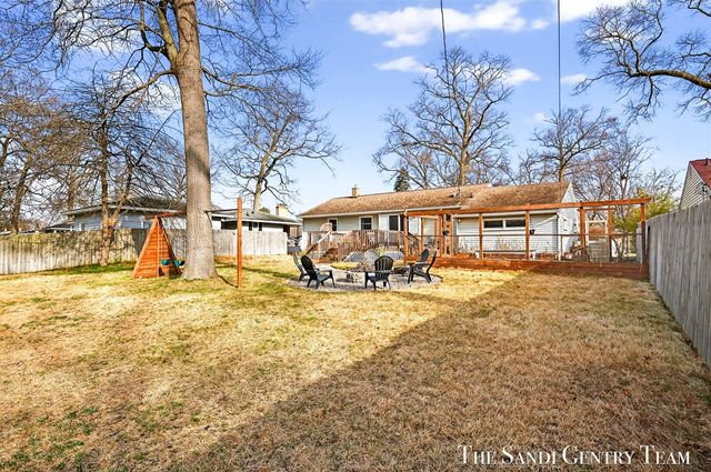 1703 Columbus Avenue, Norton Shores, MI 49441