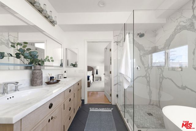 11723 Mayfield Avenue 3, Los Angeles, CA 90049