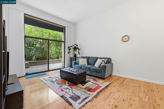 460 N Civic Dr 302, Walnut Creek, CA 94596