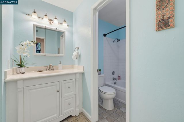 460 N Civic Dr 302, Walnut Creek, CA 94596