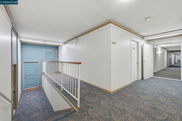 460 N Civic Dr 302, Walnut Creek, CA 94596