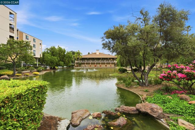 460 N Civic Dr 302, Walnut Creek, CA 94596