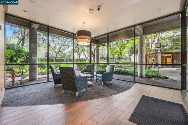 460 N Civic Dr 302, Walnut Creek, CA 94596