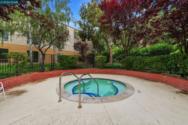 460 N Civic Dr 302, Walnut Creek, CA 94596