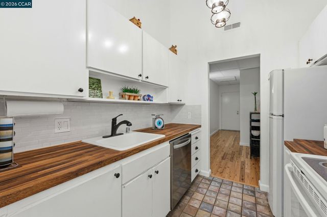 460 N Civic Dr 302, Walnut Creek, CA 94596