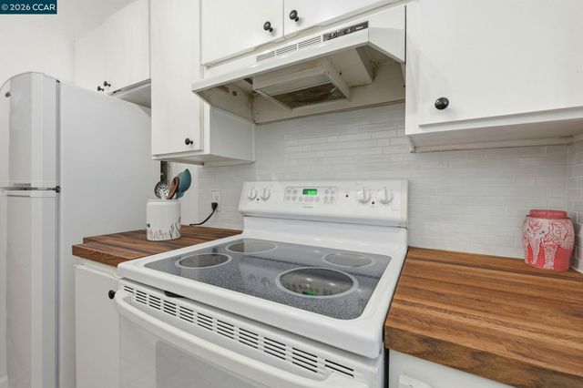 460 N Civic Dr 302, Walnut Creek, CA 94596