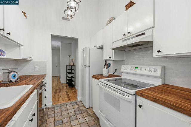 460 N Civic Dr 302, Walnut Creek, CA 94596