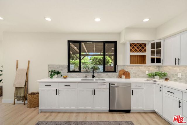 22642 Berdon Street, Woodland Hills, CA 91367