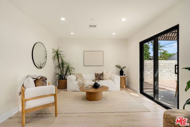 22642 Berdon Street, Woodland Hills, CA 91367