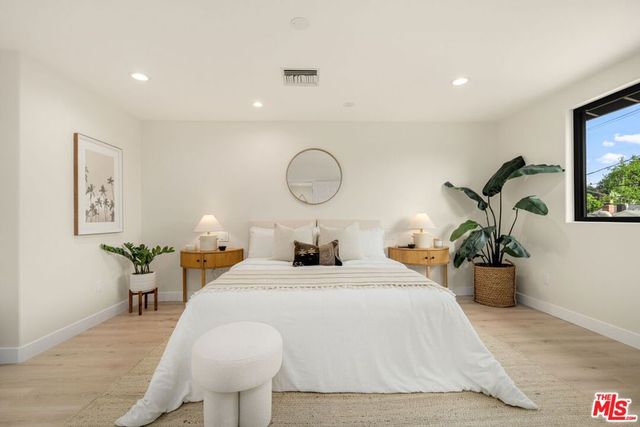 22642 Berdon Street, Woodland Hills, CA 91367