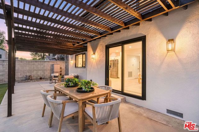 22642 Berdon Street, Woodland Hills, CA 91367