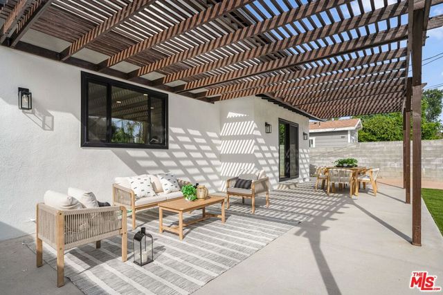 22642 Berdon Street, Woodland Hills, CA 91367