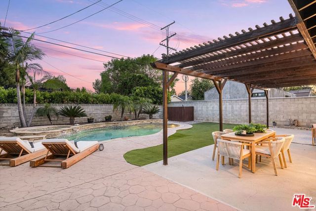 22642 Berdon Street, Woodland Hills, CA 91367