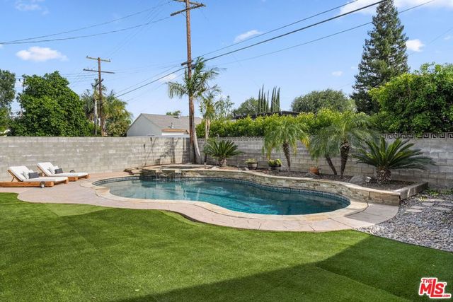 22642 Berdon Street, Woodland Hills, CA 91367