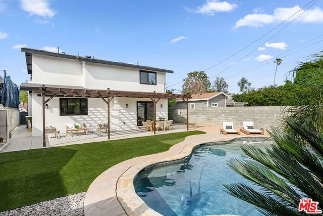 22642 Berdon Street, Woodland Hills, CA 91367