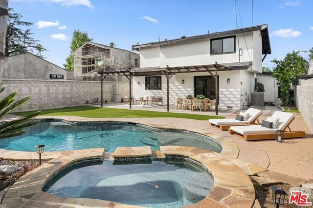 22642 Berdon Street, Woodland Hills, CA 91367