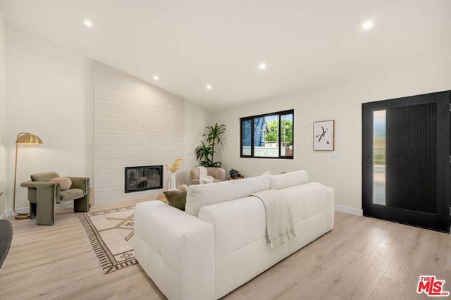 22642 Berdon Street, Woodland Hills, CA 91367