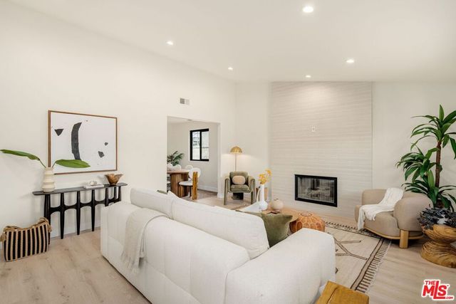 22642 Berdon Street, Woodland Hills, CA 91367