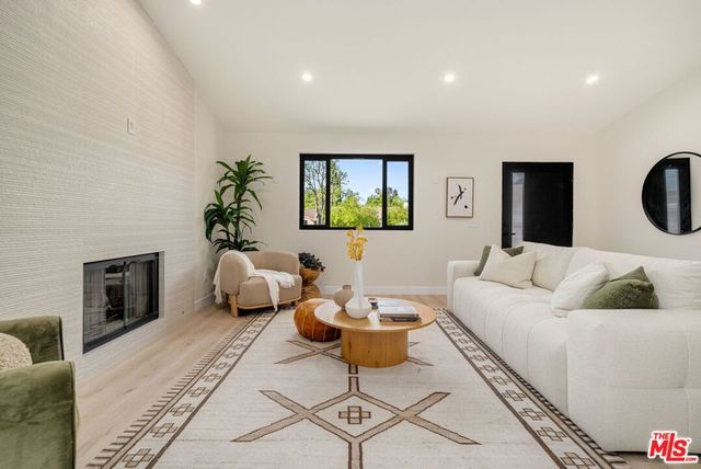 22642 Berdon Street, Woodland Hills, CA 91367