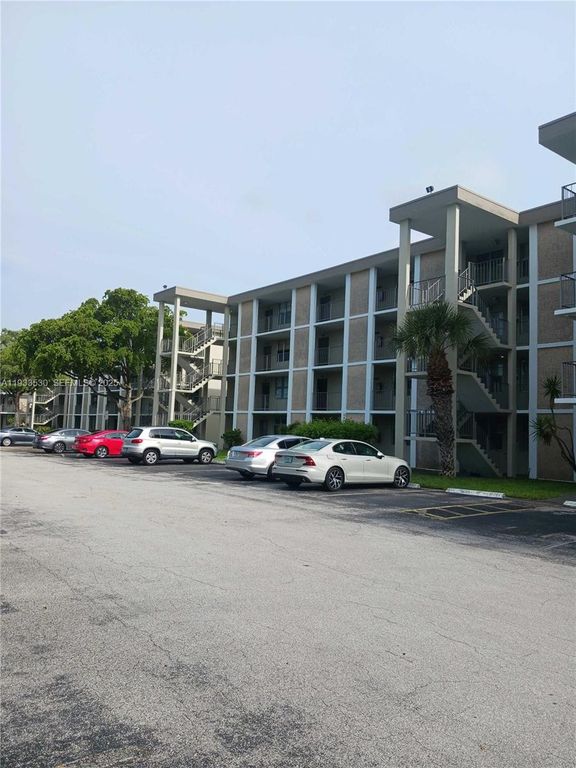 2901 NW 48th Avenue 367, Lauderdale Lakes, FL 33313