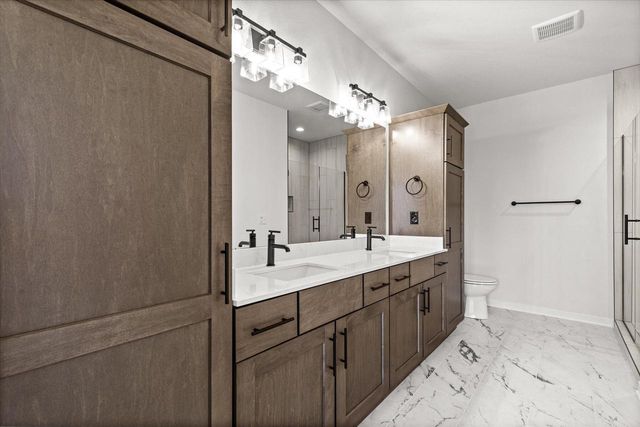 W251N2437 Valleyview CIRCLE, Pewaukee, WI 53072