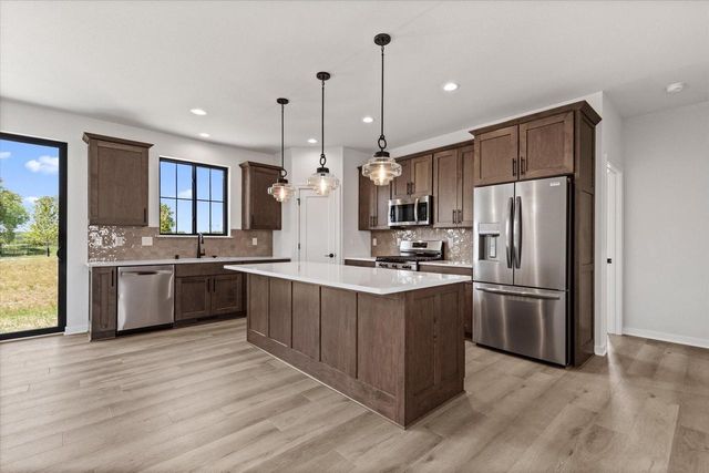 W251N2437 Valleyview CIRCLE, Pewaukee, WI 53072