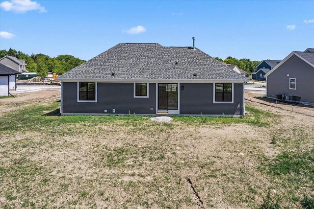 W251N2437 Valleyview CIRCLE, Pewaukee, WI 53072