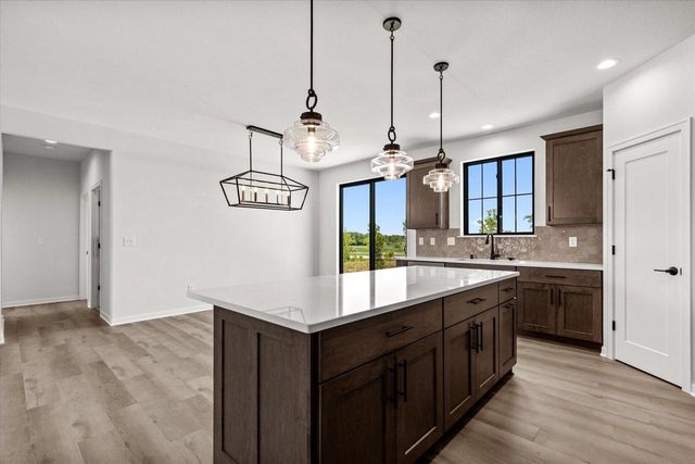 W251N2437 Valleyview CIRCLE, Pewaukee, WI 53072
