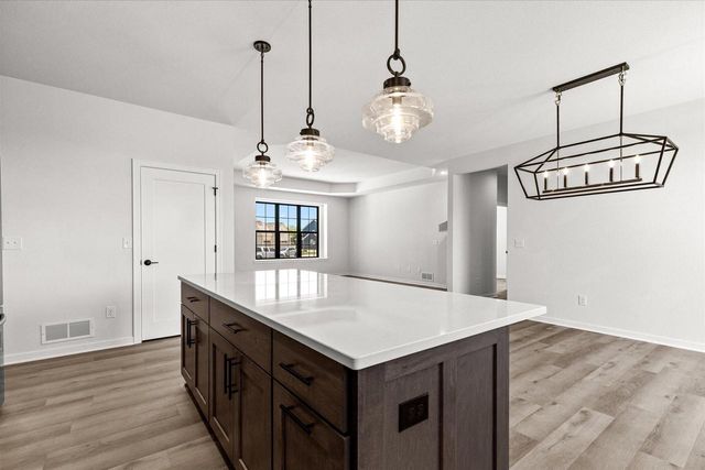 W251N2437 Valleyview CIRCLE, Pewaukee, WI 53072