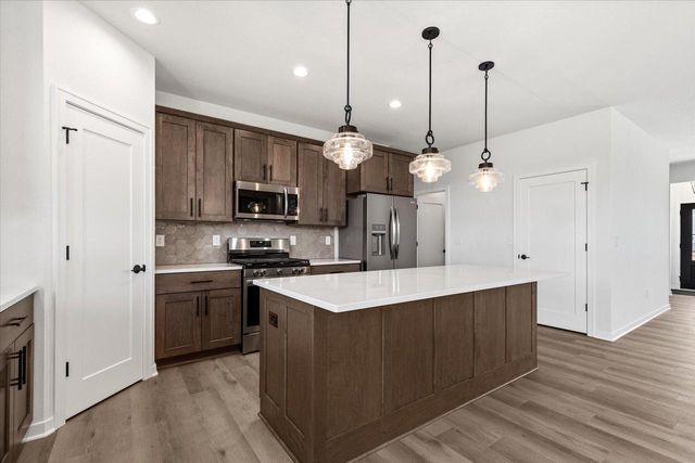 W251N2437 Valleyview CIRCLE, Pewaukee, WI 53072