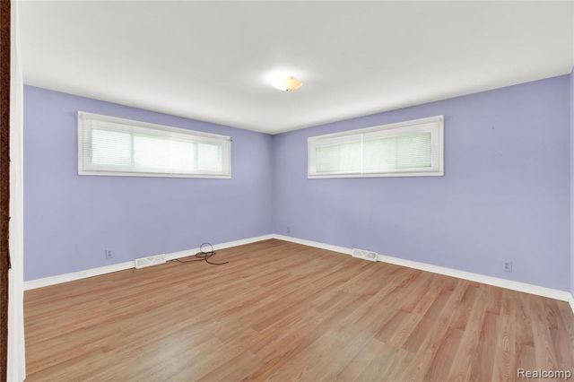 5428 Gratiot Avenue, Saint Clair, MI 48079