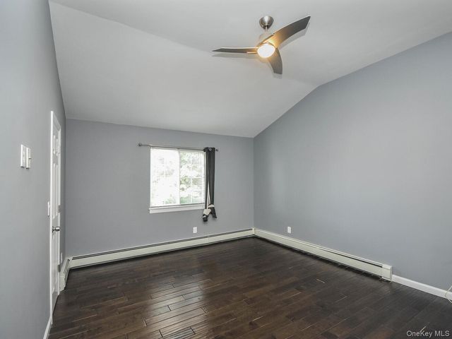 49 Ashwood Road Apt A A, Port Washington, NY 11050