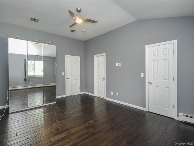 49 Ashwood Road Apt A A, Port Washington, NY 11050