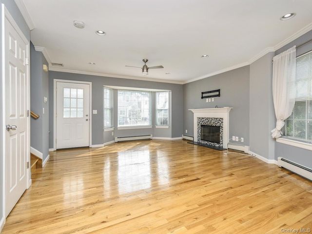 49 Ashwood Road Apt A A, Port Washington, NY 11050