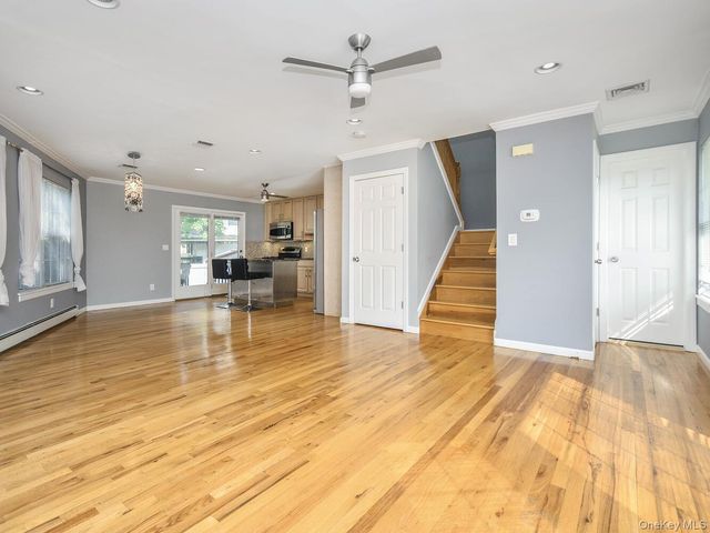 49 Ashwood Road Apt A A, Port Washington, NY 11050