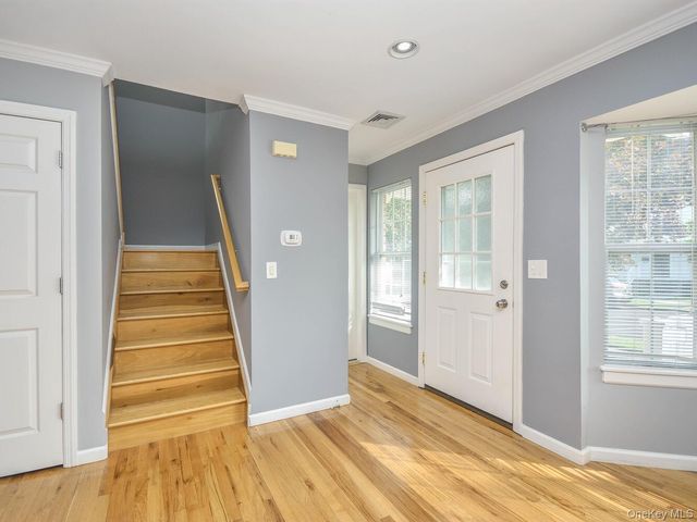 49 Ashwood Road Apt A A, Port Washington, NY 11050