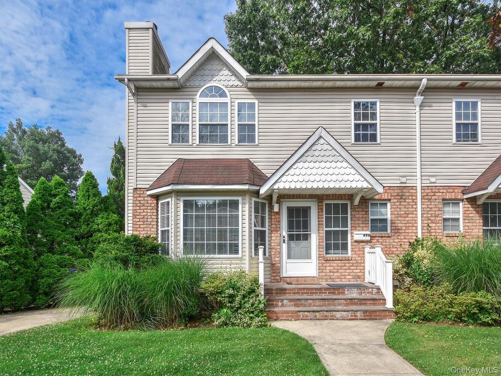 49 Ashwood Road Apt A A, Port Washington, NY 11050