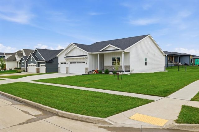 834 33rd Court SW, Altoona, IA 50009