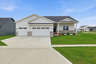 834 33rd Court SW, Altoona, IA 50009