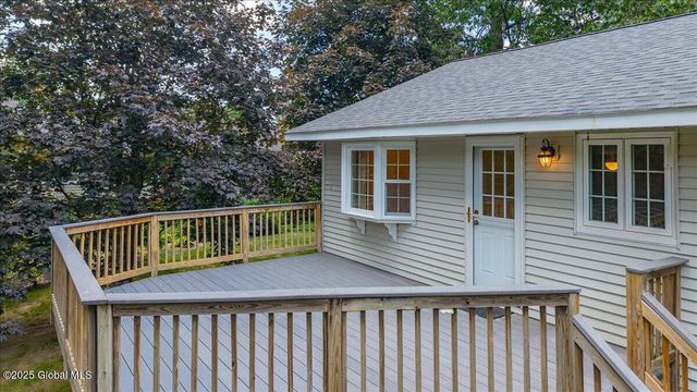 12 Lori Lane, Clifton Park, NY 12065