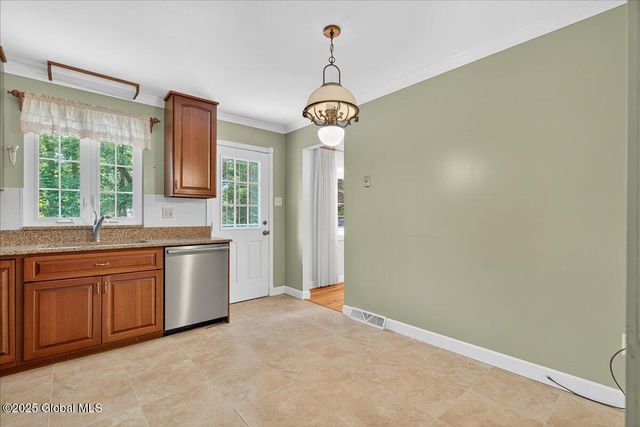12 Lori Lane, Clifton Park, NY 12065