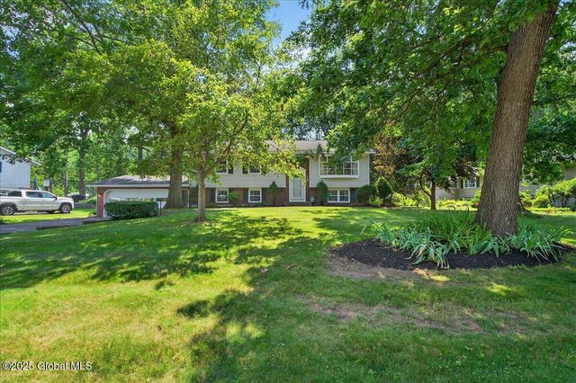 12 Lori Lane, Clifton Park, NY 12065