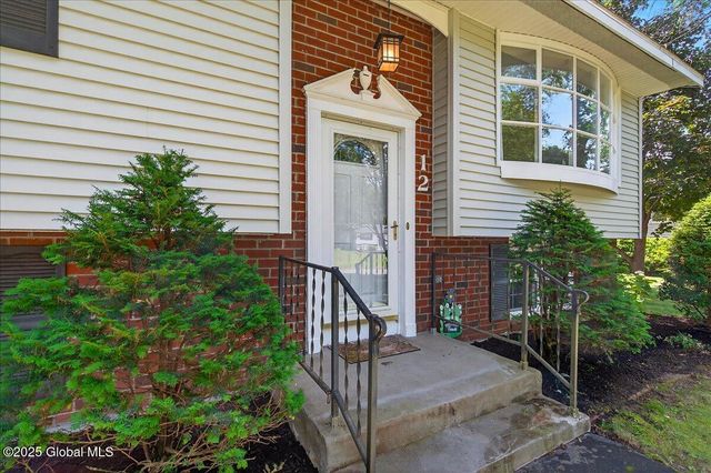 12 Lori Lane, Clifton Park, NY 12065