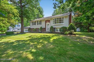 12 Lori Lane, Clifton Park, NY 12065