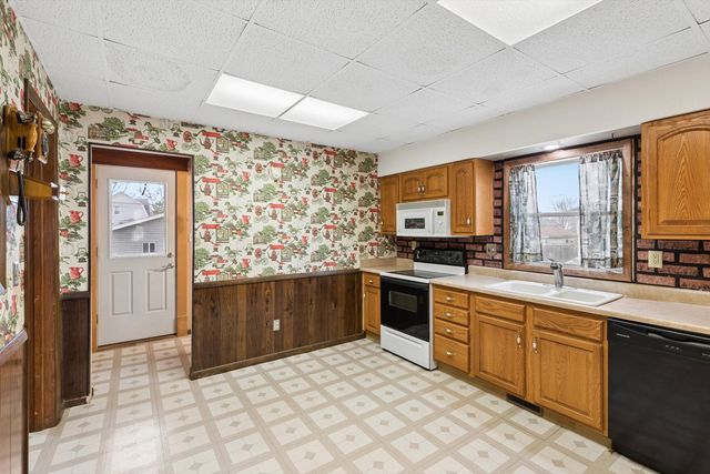 2808 Farnam Street, Davenport, IA 52803