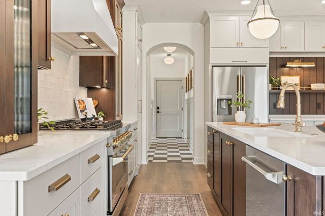 594 Contour Cove, Huntertown, IN 46748